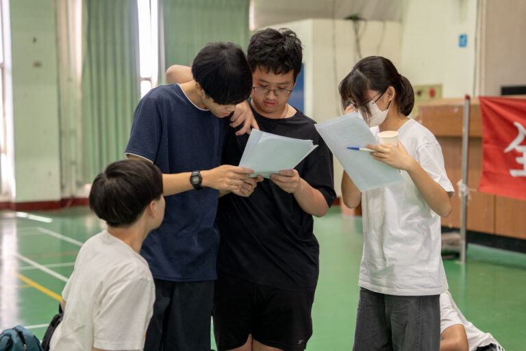 小鐵人認真閱讀題目注意細節，保持穩定心態面對關卡