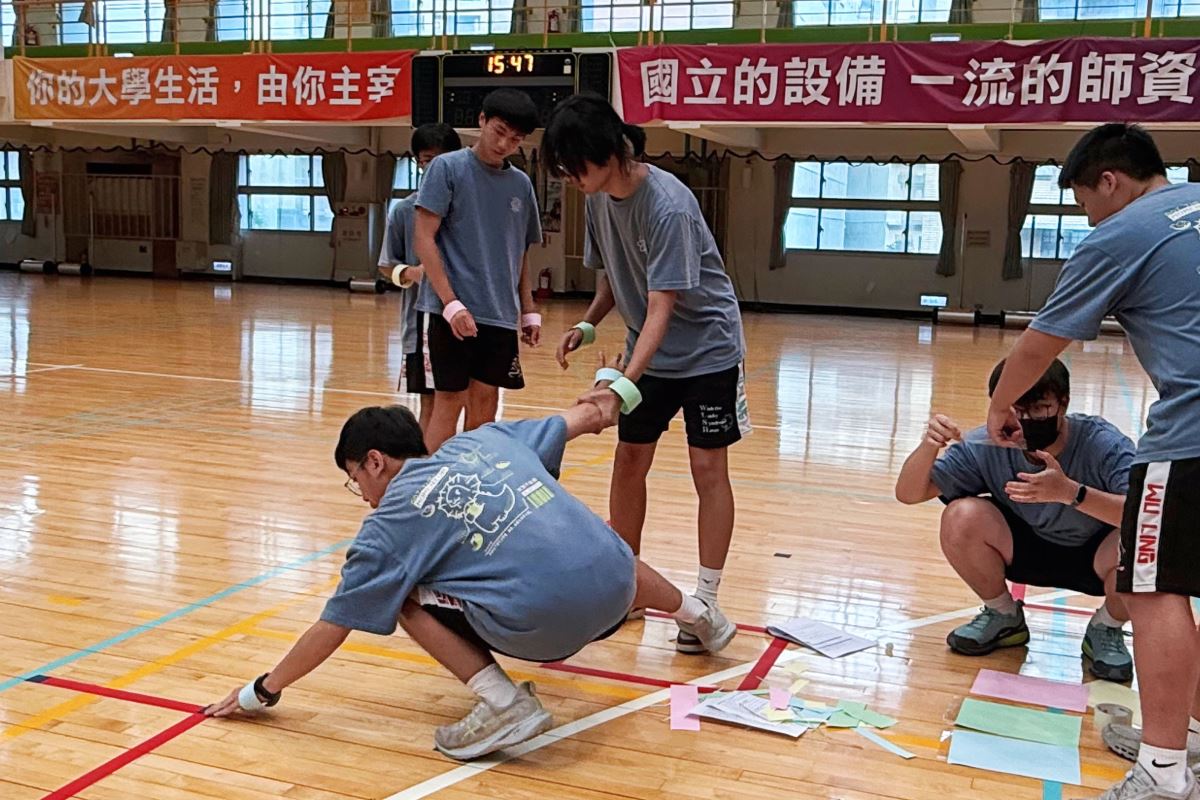 武陵高中的參賽隊伍「武陵首贏世界冠軍」經過約30分鐘的密集練習，團隊動作流暢，展現高效率的路線規劃